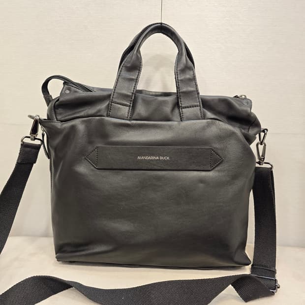 만다리나덕 블랙 가죽 서류가방 크로스백 토트백