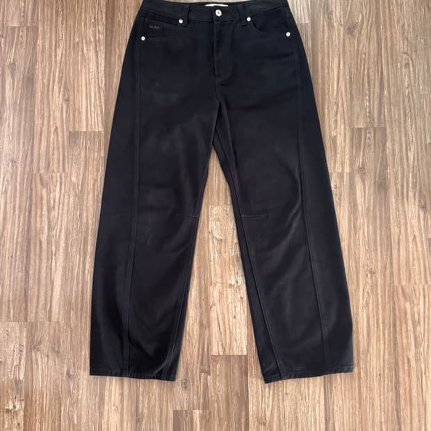 Insilence curved line straight pant