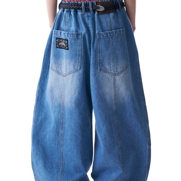 AAKAM 핀턱 워시드 데님 팬츠