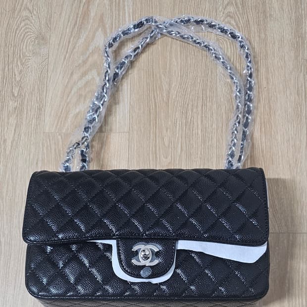 샤넬클래식스몰플랩백 은장