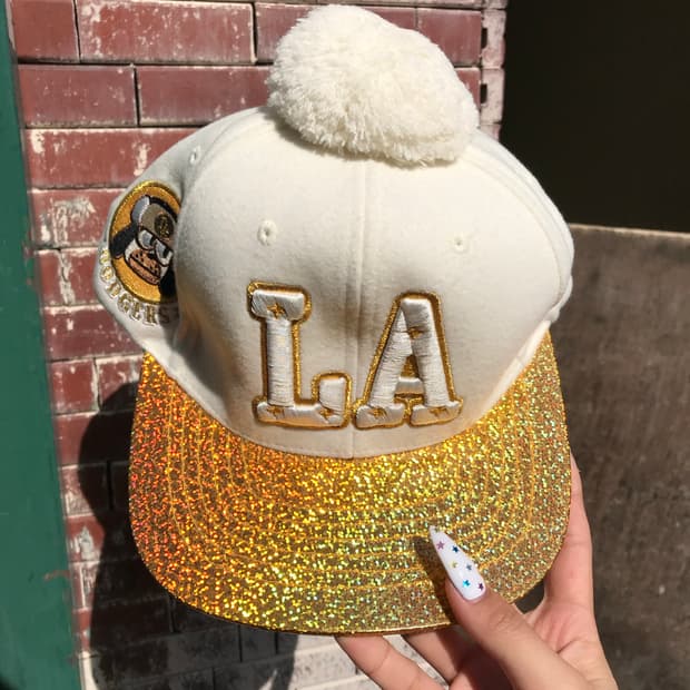 MLB 골드 홀로그램 폼폼이 스냅백 