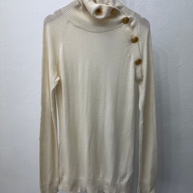 매장판정품) 피에르발망 여성 금장 버튼 터틀넥니트 36