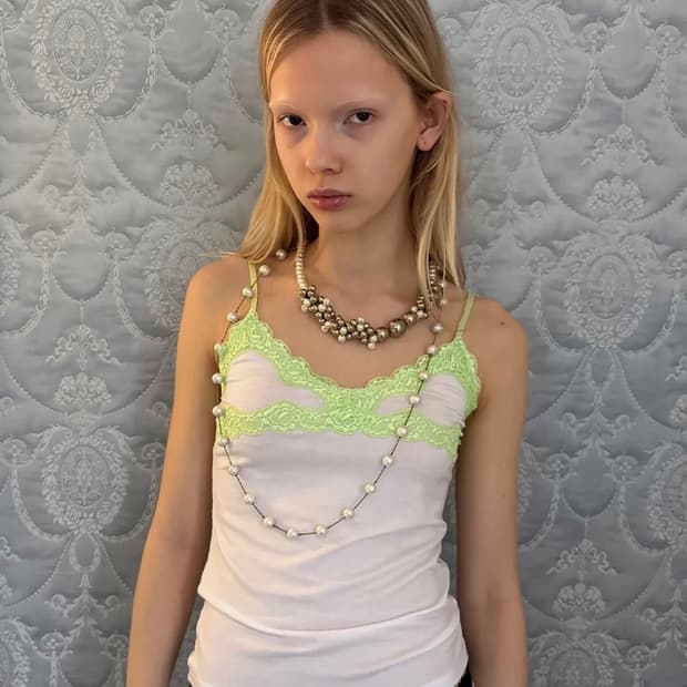 아일릿 모카 착용) 저스트하우스 레이스 LACE TRIM CAMISOLE