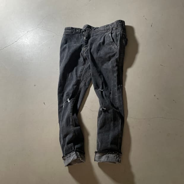 화이트마운터링 Distressed Denim Pants