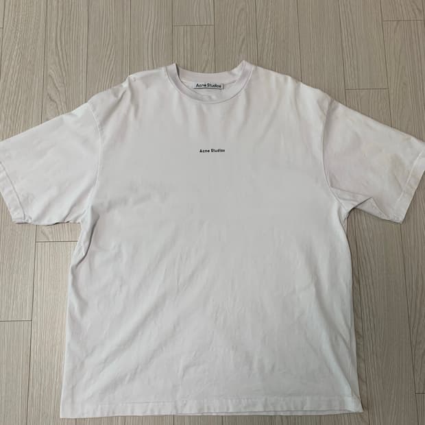아크네 스튜디오 화이트 반팔 티셔츠