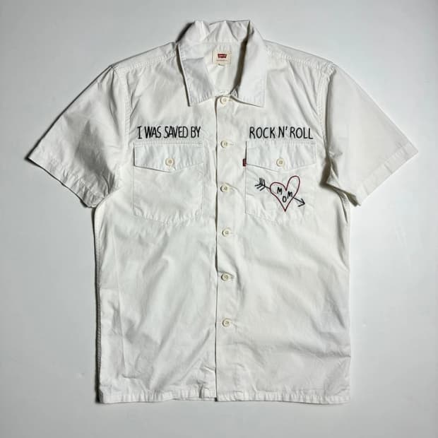 리바이스 락앤롤 하트 자수 화이트 워크 반팔 셔츠 R2495