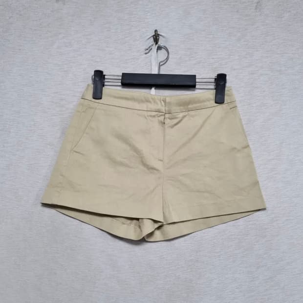 베이지 반바지