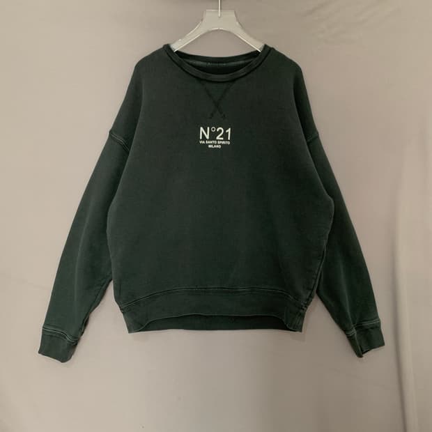 40 N21 GILMAR 피그먼트 로고 프린팅 맨투맨 스웻셔츠