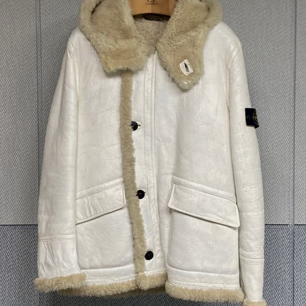  스톤아일랜드 크랙효과 천연가죽 양모안감 와펜 후드 무스탕 100 사이즈