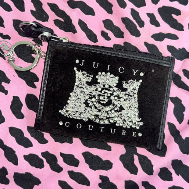 쥬시꾸뛰르 블랙 큐빅 로고자수 디테일 키드지갑 