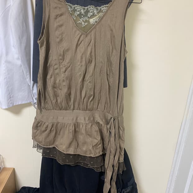 브라운 레이어드 슬리브리스 모리걸원피스