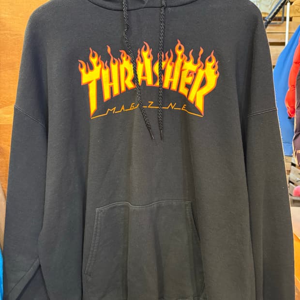 트래셔 불꽃 로고 블랙 후드티