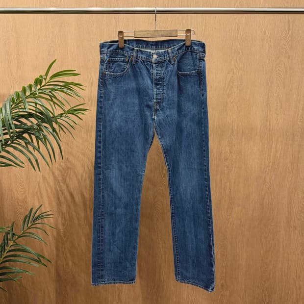 리바이스 데님 팬츠 로고 버튼 레드 탭 버튼 클로징 디테일 중청