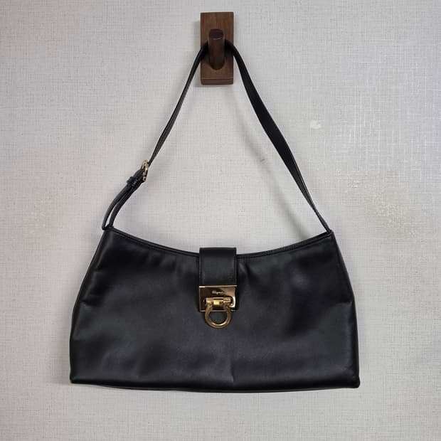 페라가모 트리폴리오