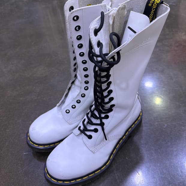 닥터마틴 1914W 14홀 지퍼 부츠 워커 화이트 250