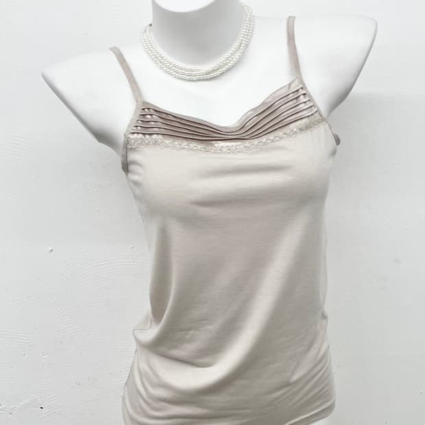 밀크티 새틴 레이스 탑