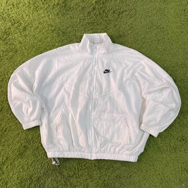 나이키 신형 화이트 바람막이