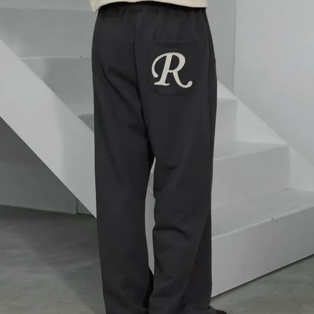 락케이크 Applique R Pocket Jogger - Charcoal