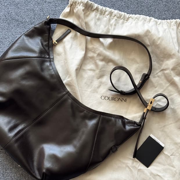 쿠론 포제르 백 브라운