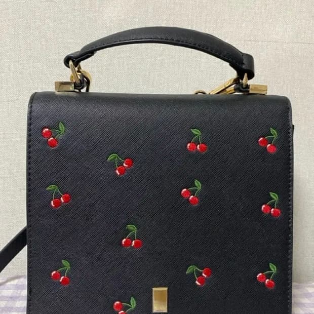 이랜드몰 라템 체리 크로스백 토트백 가방 서브컬쳐 갸루 로리타 양산형