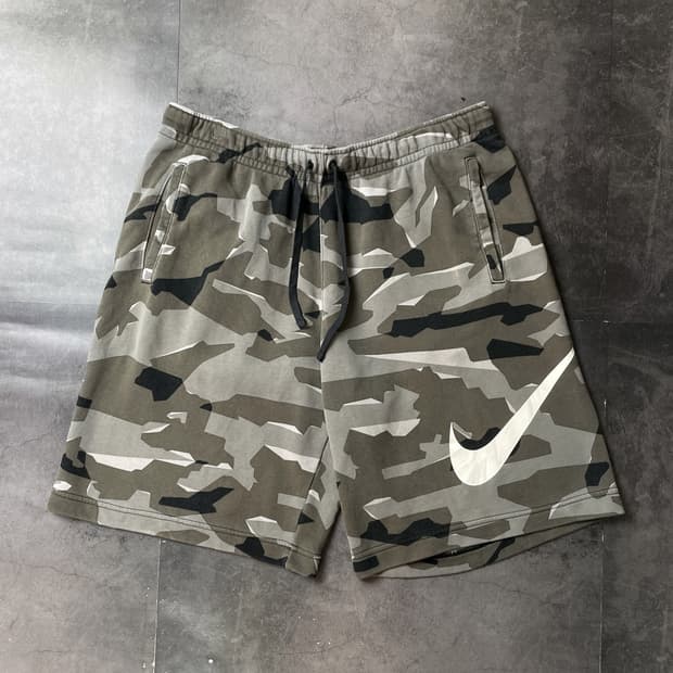 NIKE 나이키 카키 스우시그래픽 스웨트 하프팬츠 A01239