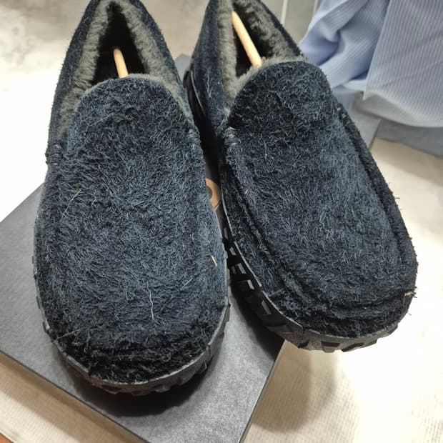 UGG(어그) Vibram Wrap Tech Ascot 로퍼입니다.