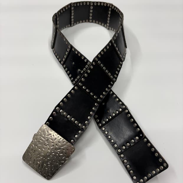 빈티지 스퀘어 스터드 오버버클 레더 벨트