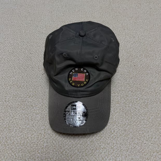 뉴에라 9FORTY 건메탈 딥그레이 뉴욕 자수로고 패치 나일론 볼캡