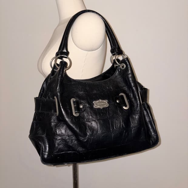 Vincis Bench shoulder bag