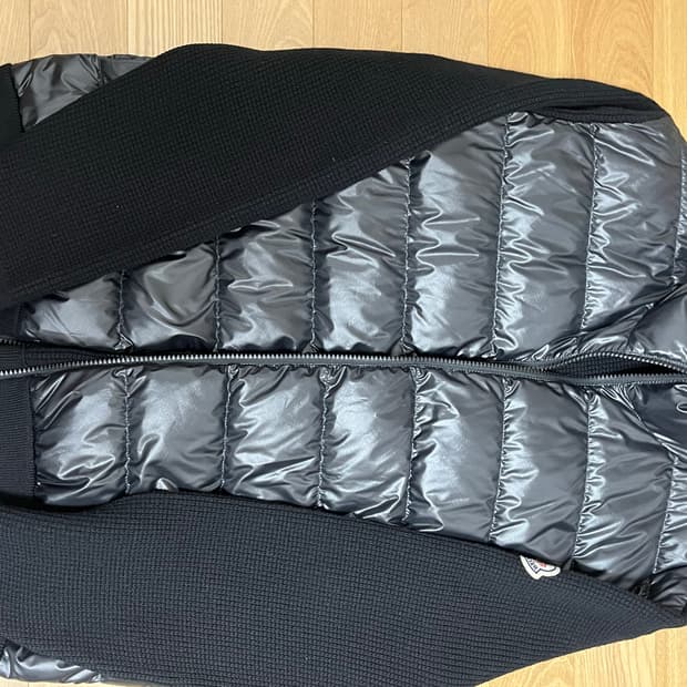 몽클레어 유광 니트패딩 신상 L사이즈 급처분