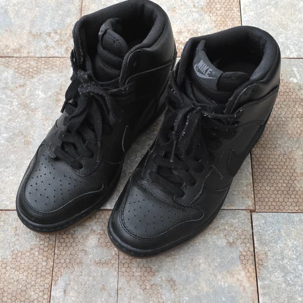 (225)나이키 덩크 스카이 하이 에센셜 블랙 검