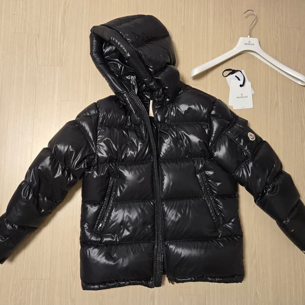 몽클레어 에크린스, 에크랭 팝니다