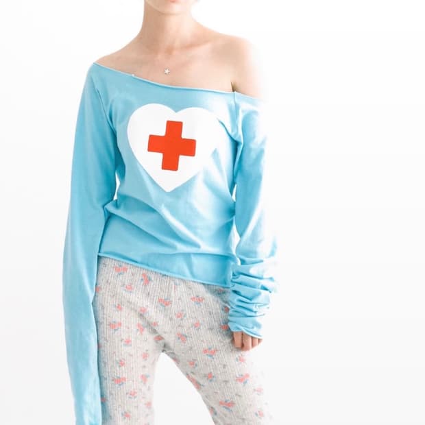 샵페어리 cross heart cut off t-shirt