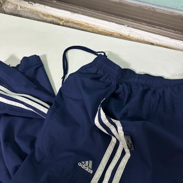 M 아디다스 네이비 삼선스트라이프 기본로고 바막재질 트랙팬츠