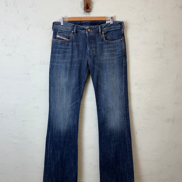 새상품 디젤 ZATHAN 부츠컷 데님팬츠