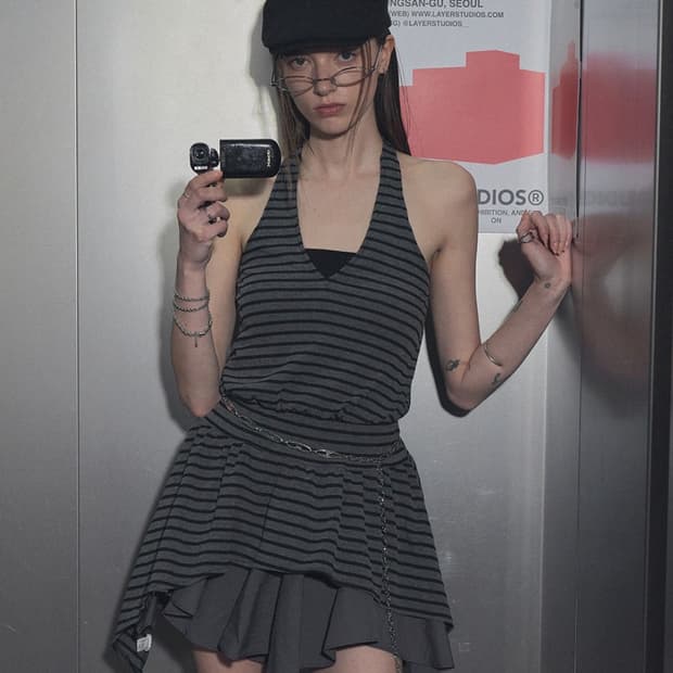 트위 GROWHIDE 그로우하이드 리라엘 스트라이프 홀터넥 티셔츠 챠콜