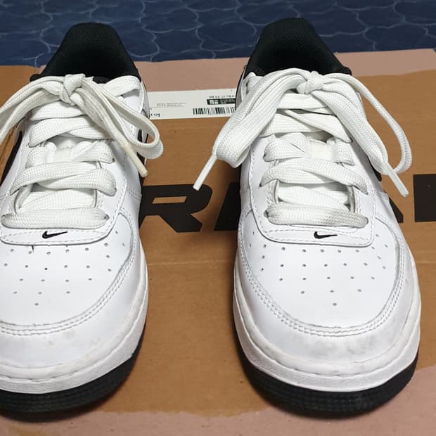 나이키 에어포스1 LV8 화이트블랙 (235)