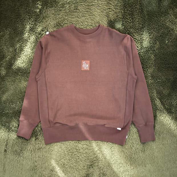 [M] Fetch 페치 선데이 엠브로이더리 로고 스웻셔츠 브라운