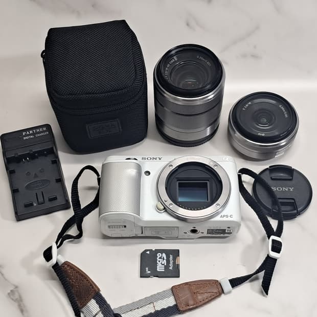 소니 알파 NEX-F3 미러리스 바디 /16mm 렌즈 /18-55mm