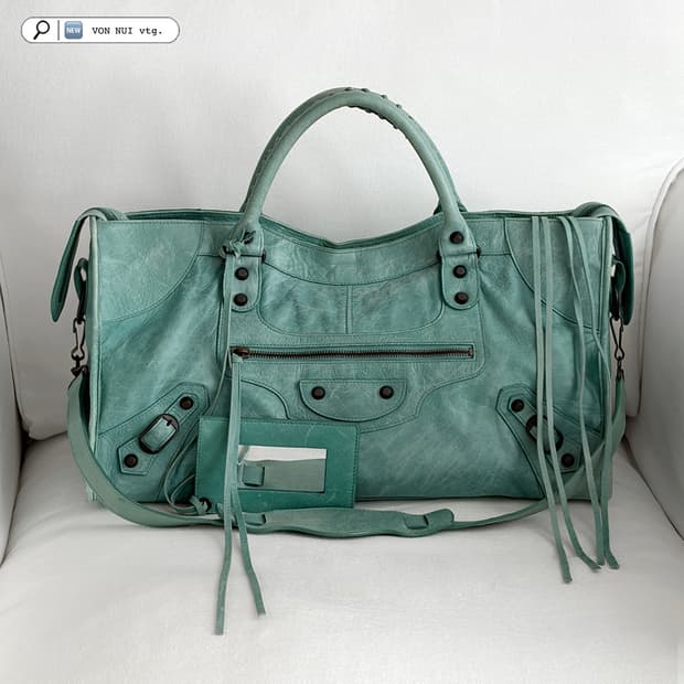 발렌시아가 클래식 시티백 파트타임 판매합니다.