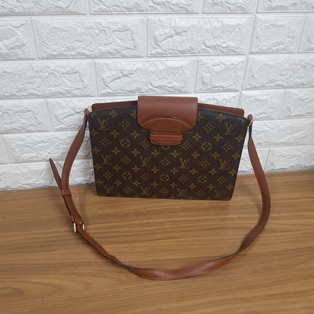 루이비통 쿠르셀 크로스백 (정품) 