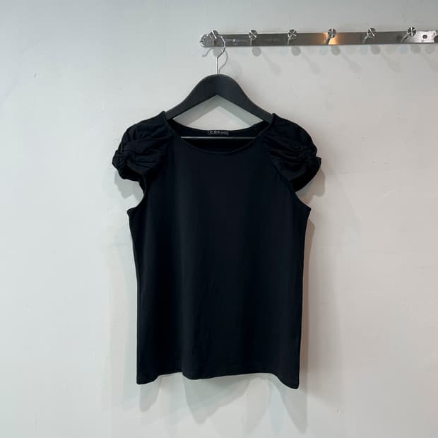 블랙 퍼프 셔링 top