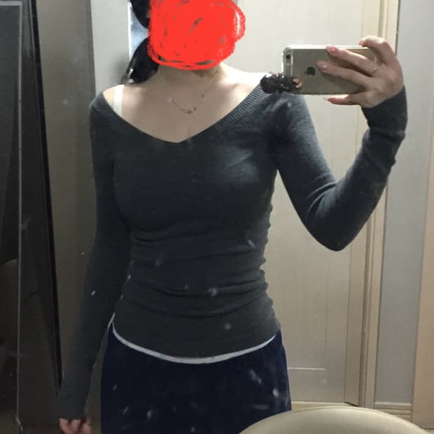 브랜드멜빌 브이넥 오프숄더 니트