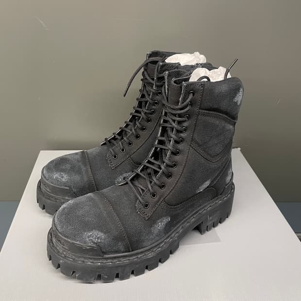 발렌시아가 스트라이크 부츠