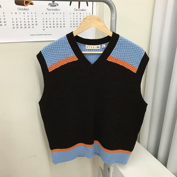 유니클로x마르니 배색 니트 베스트