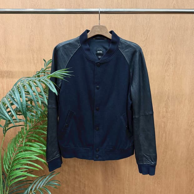 휴고 보스 블루종 자켓 레더 슬리브 배색 래글런 디테일 레귤러핏 네이비