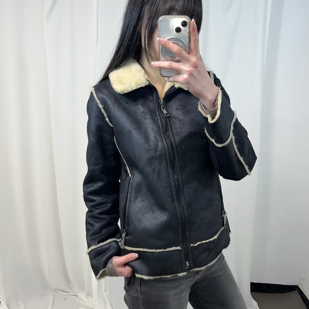 블랙 퍼 트리밍 무스탕