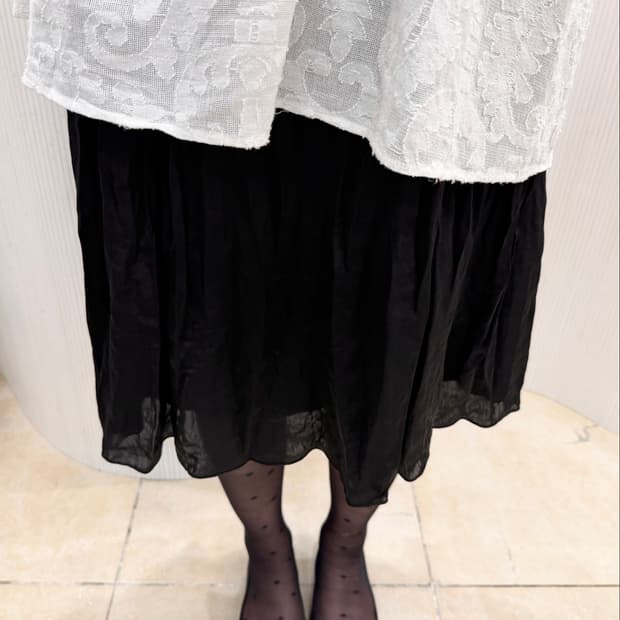 Black pleats midi skirt
