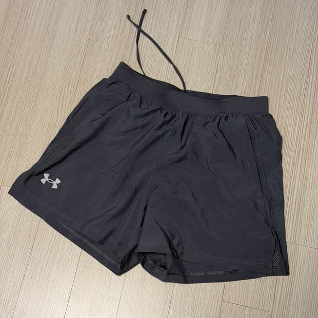언더아머 남성 론치 5인치 쇼츠