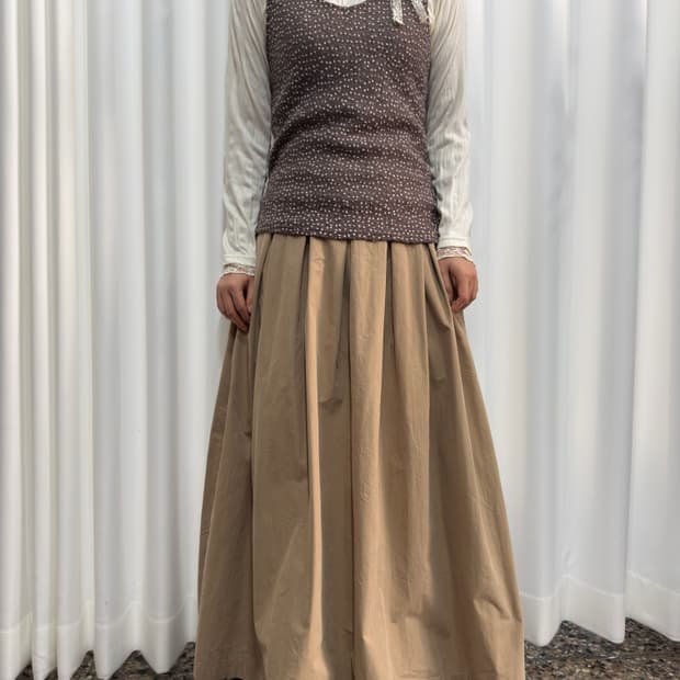 beige pleats long skirt
